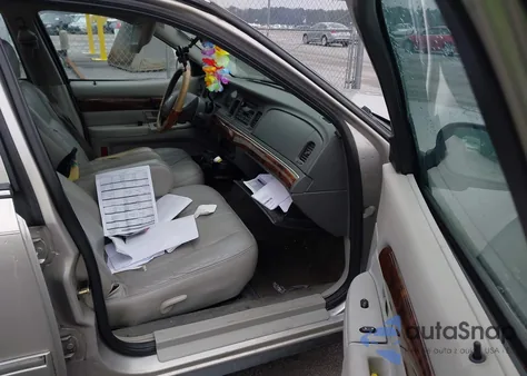 2004 Mercury Grand Marquis Gs z USA, uszkodzony, nr VIN 2MEFM74W84X680712